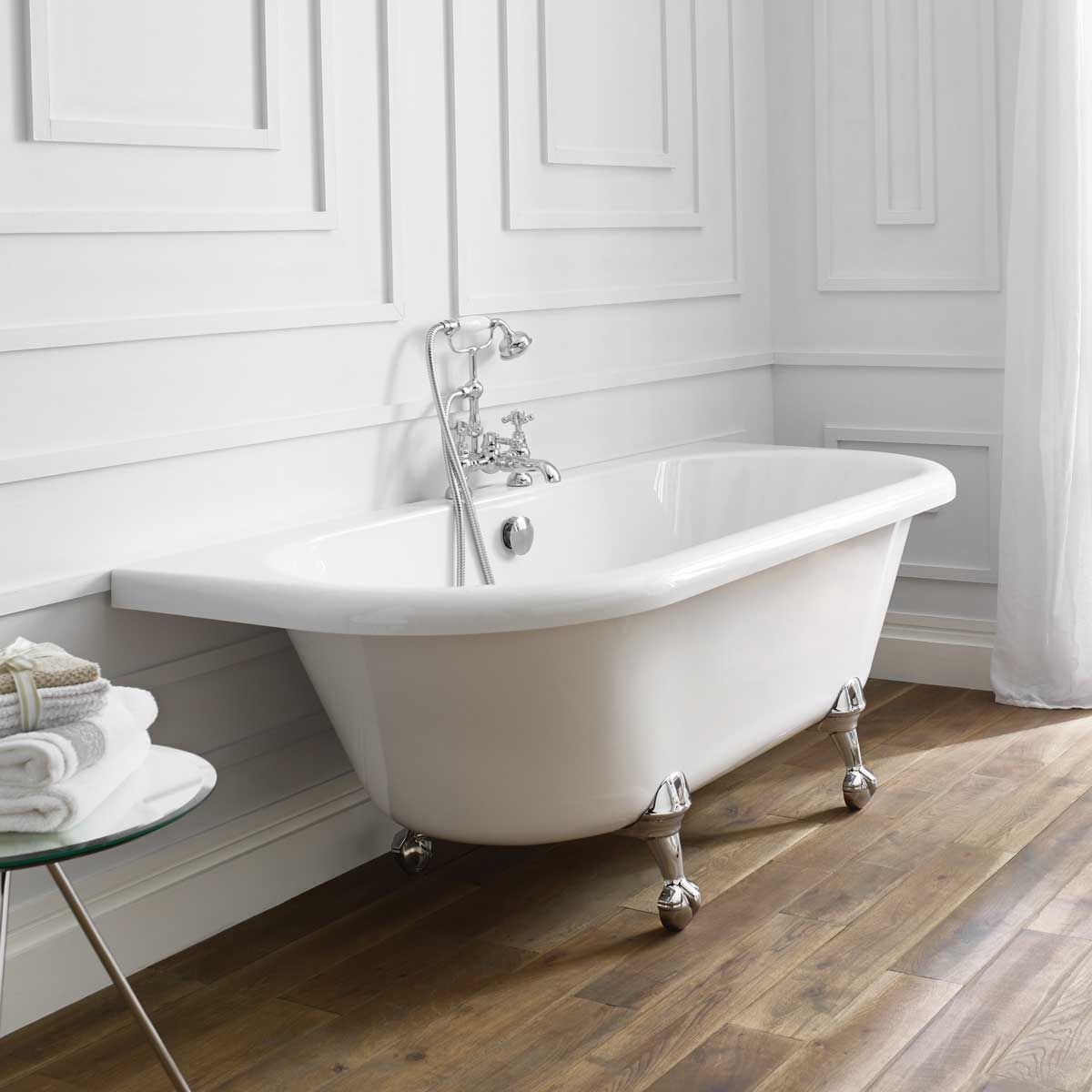 freestanding bath with claw feet